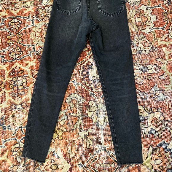 Topshop Moto High-Rise Jamie Jeans Size W25 L30 in Faded Black with Frayed Hem - Picture 4 of 9